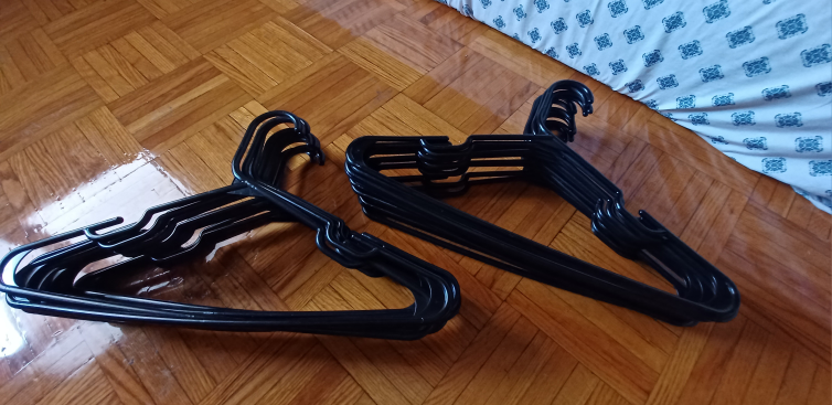 Plastic Hangers - 25 pieces thumbnail