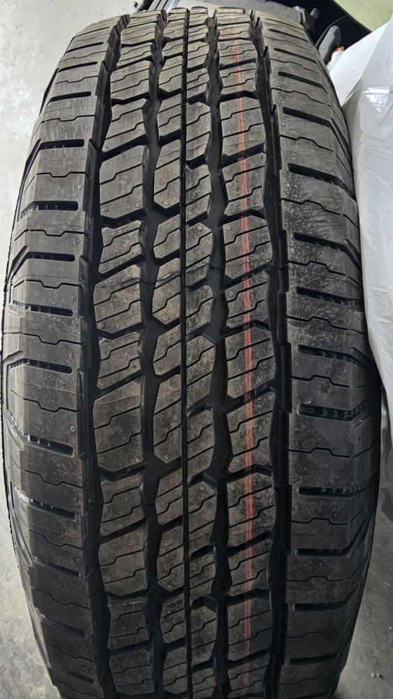 Michelin LTX Trail Tires 265 /70 18 - photo 3