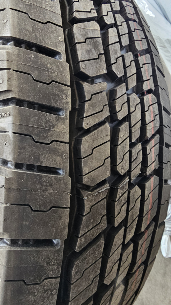 Michelin LTX Trail Tires 265 /70 18 - photo 4
