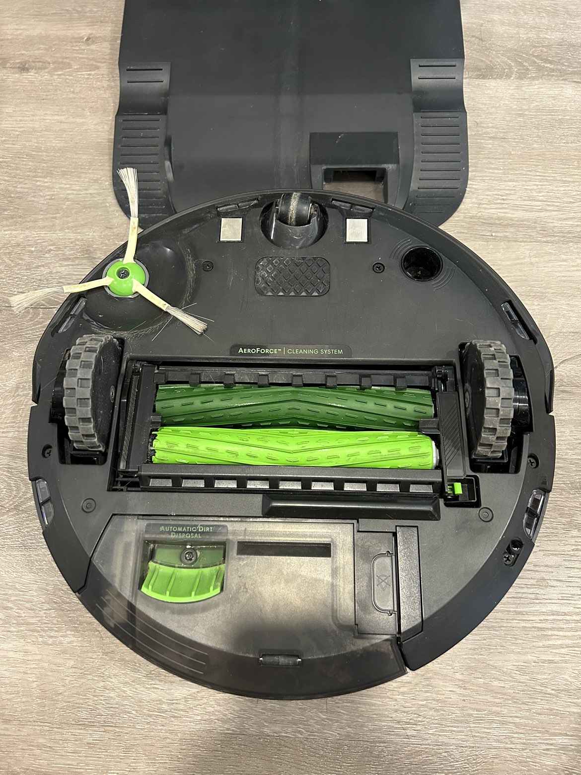 Roomba j7+ self emptying vacuum - photo 4