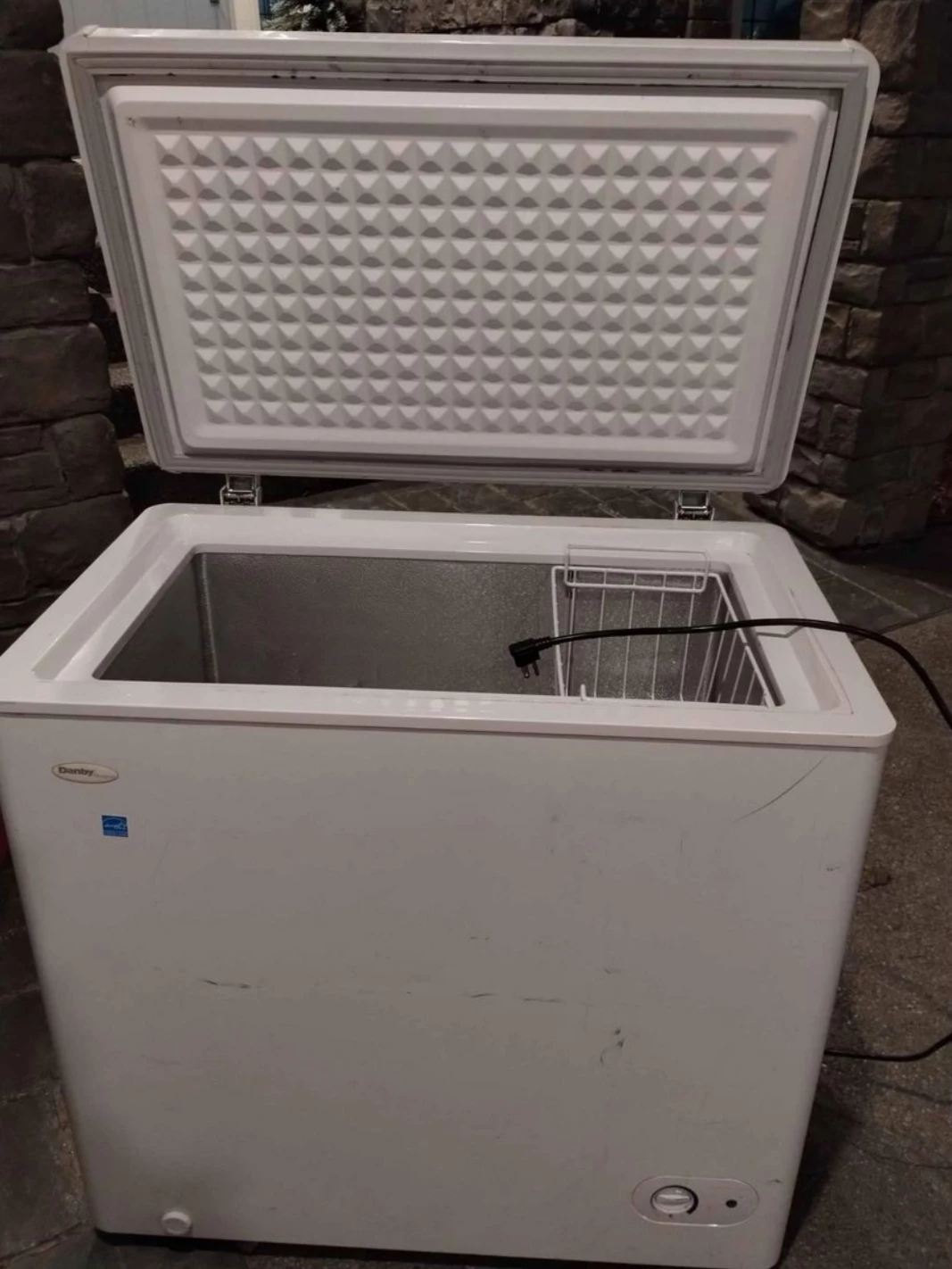 Excellent 5.5cuft Danby Deep Freezer - photo 2