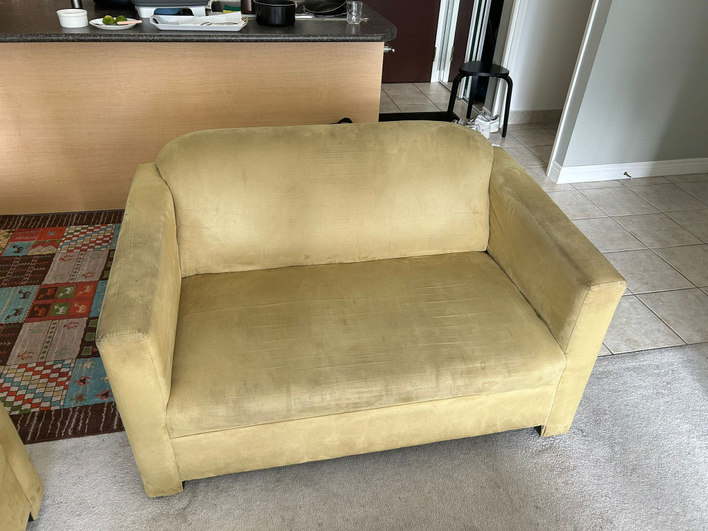 Couch - photo 2