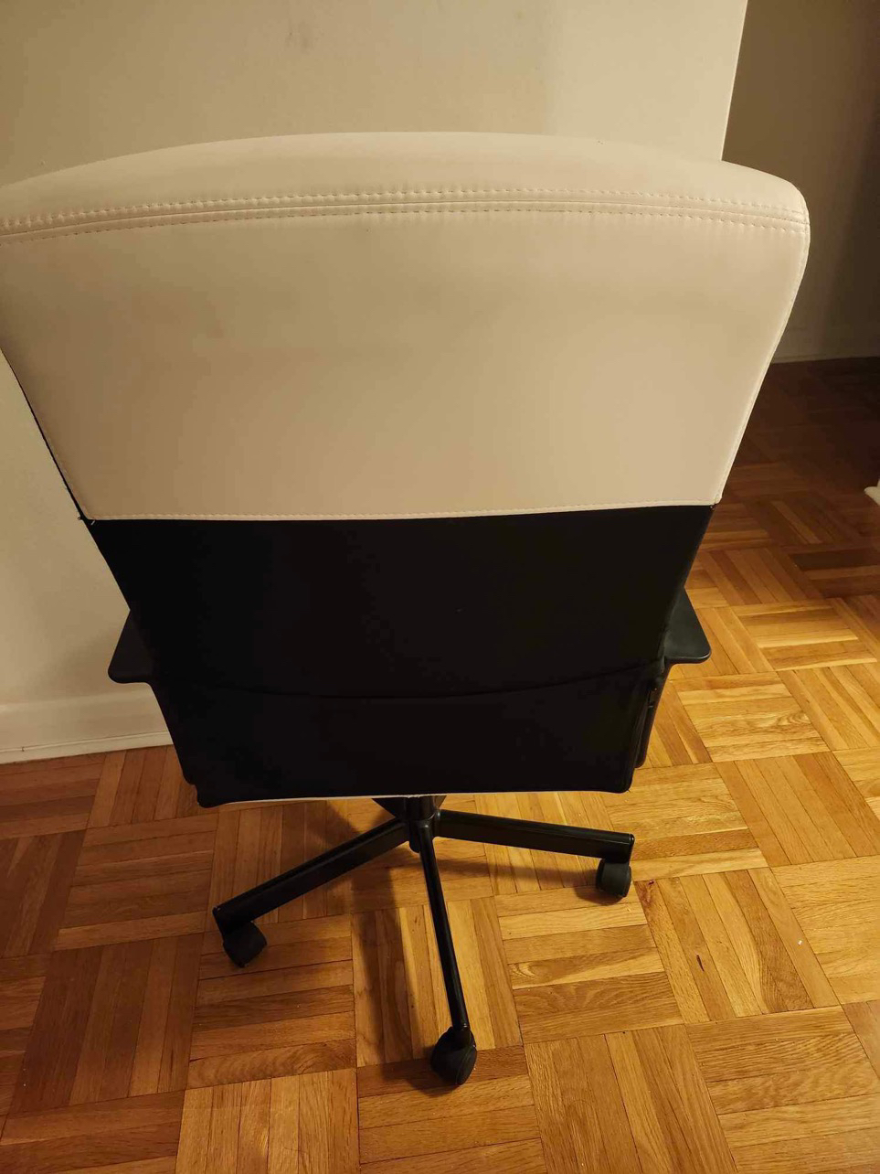 Moving sale: White Office chair image indicator(3)