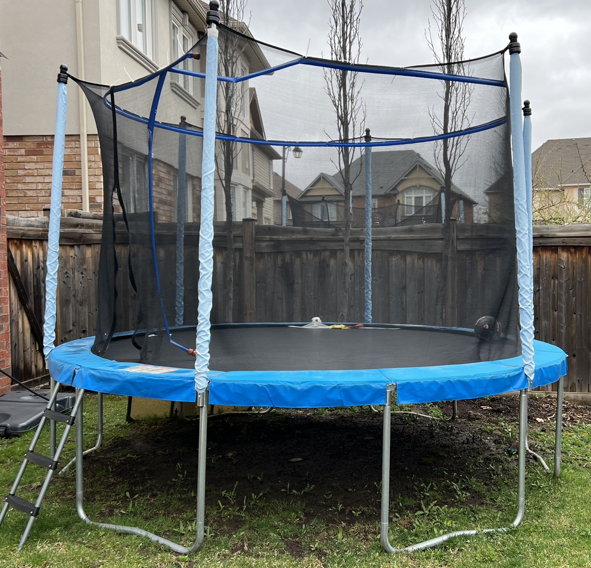 Trampoline (12’ JumpTech)