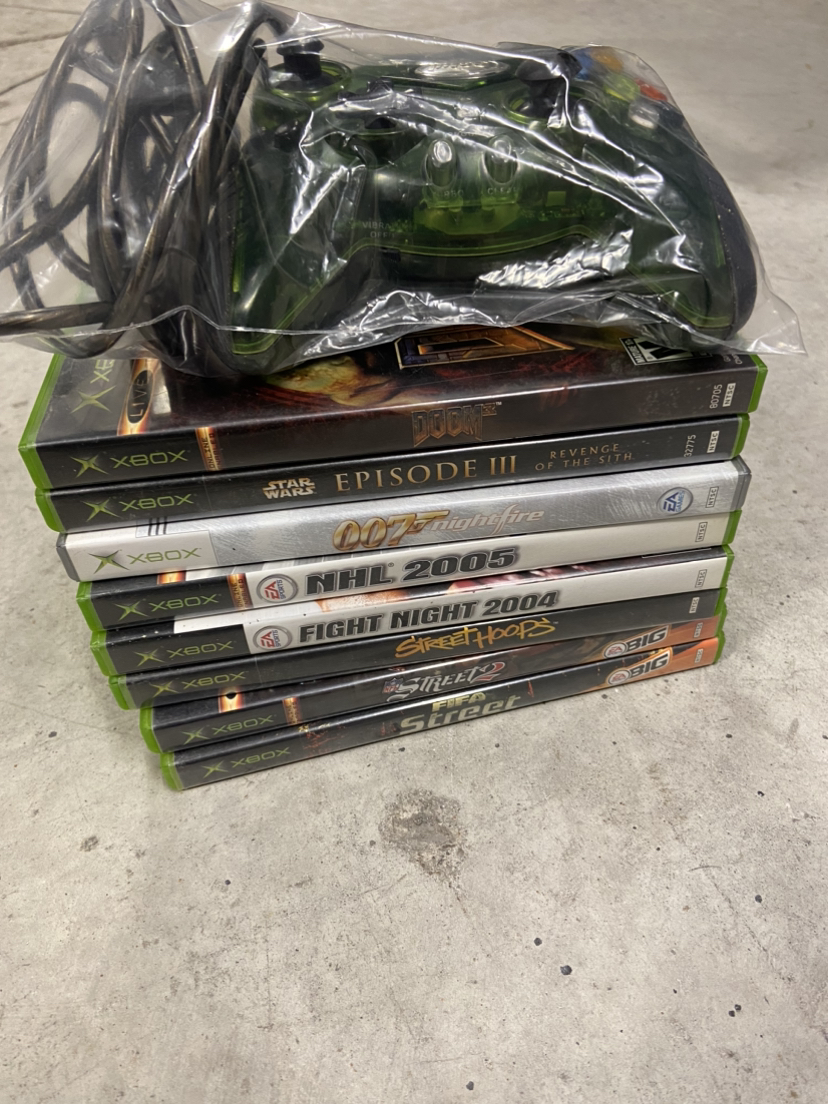Original XBOX Controller &  8 XBOX Games (Star Wars 3 & DOOM 3) image indicator(2)