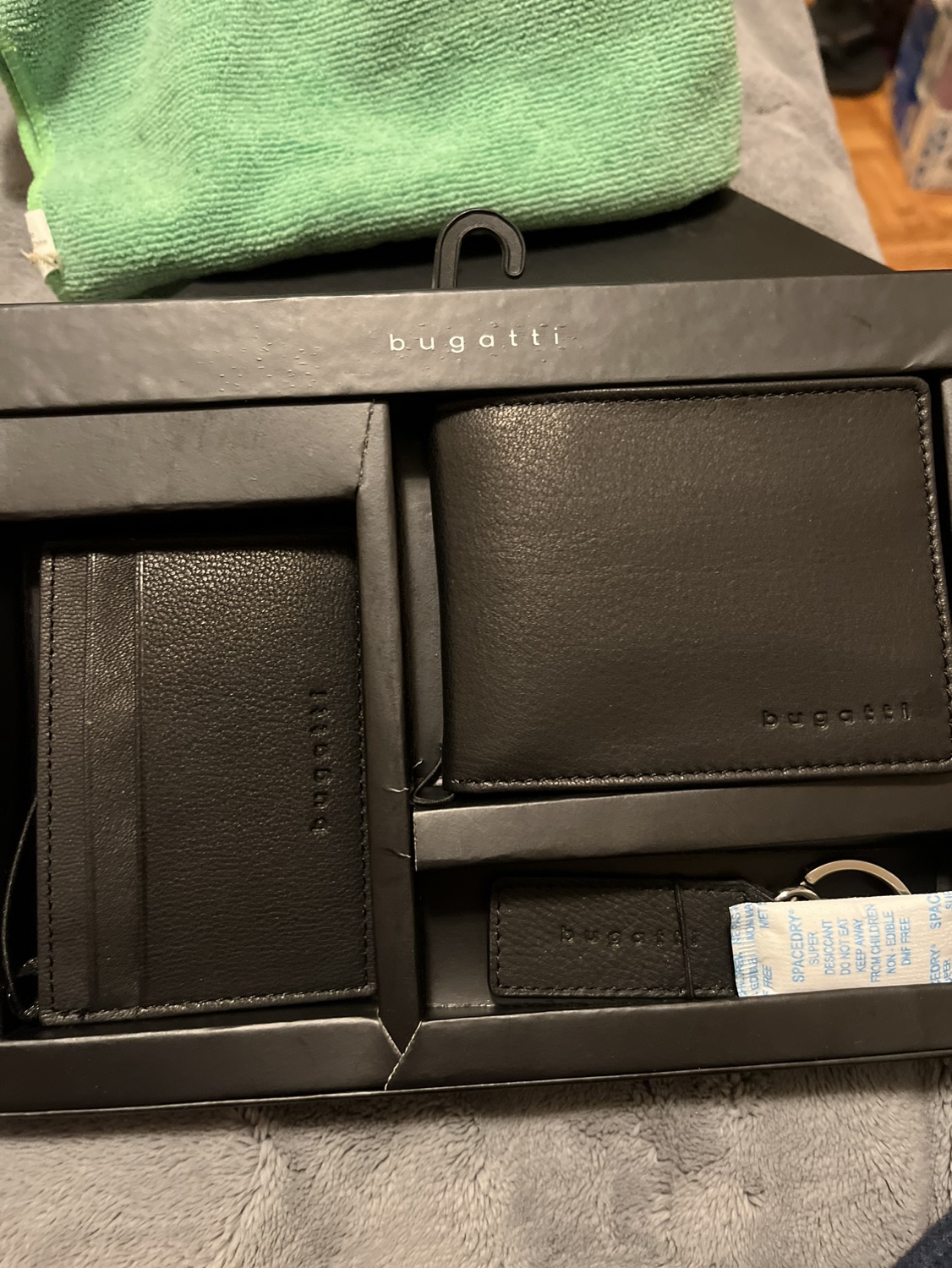 Bugatti wallet black image indicator(4)