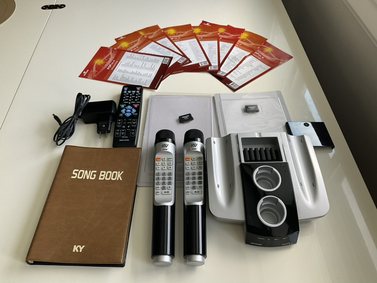 Wireless microphone karaoke