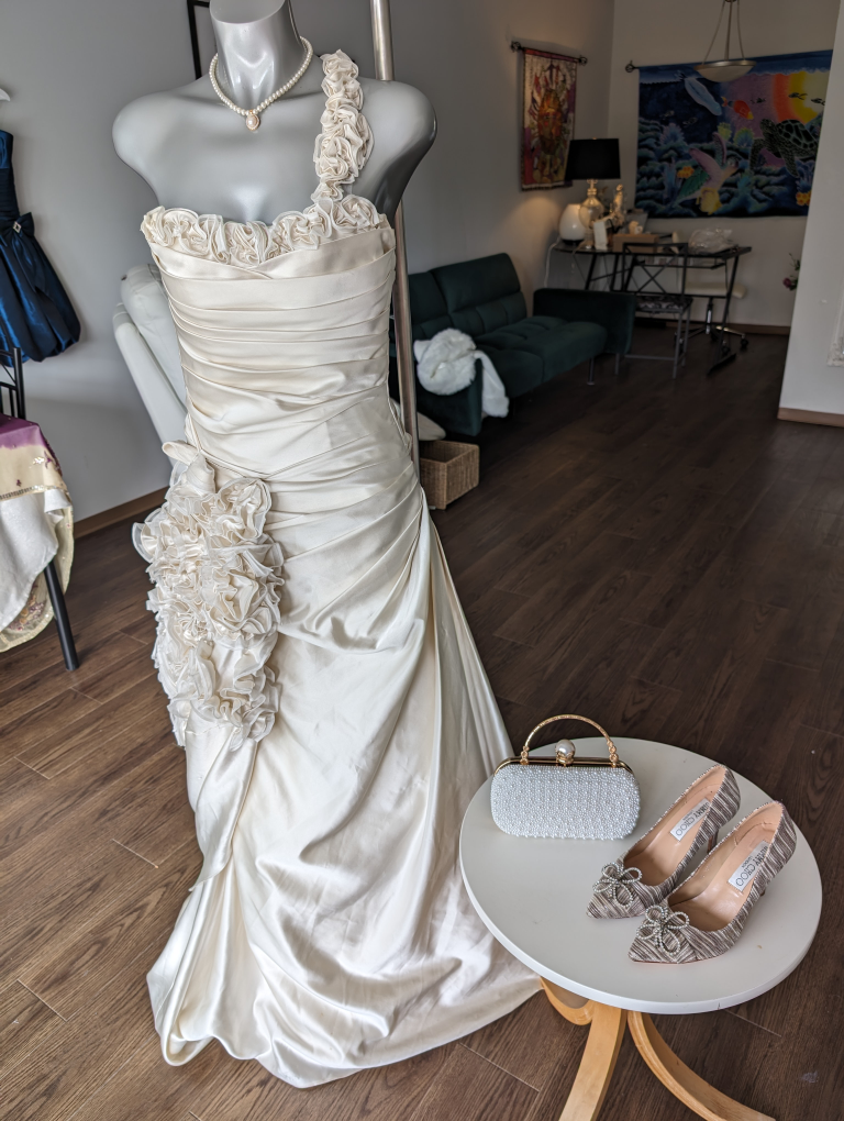 women's bridal dress gown 3D flowers