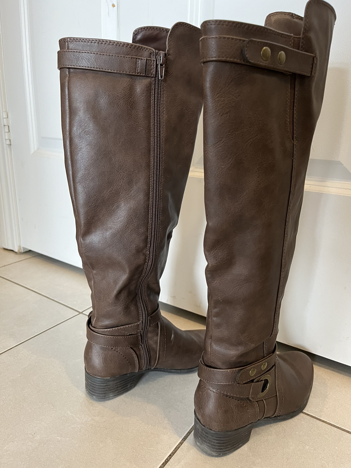 Women’s 5.5 knee high boots- brown image indicator(3)