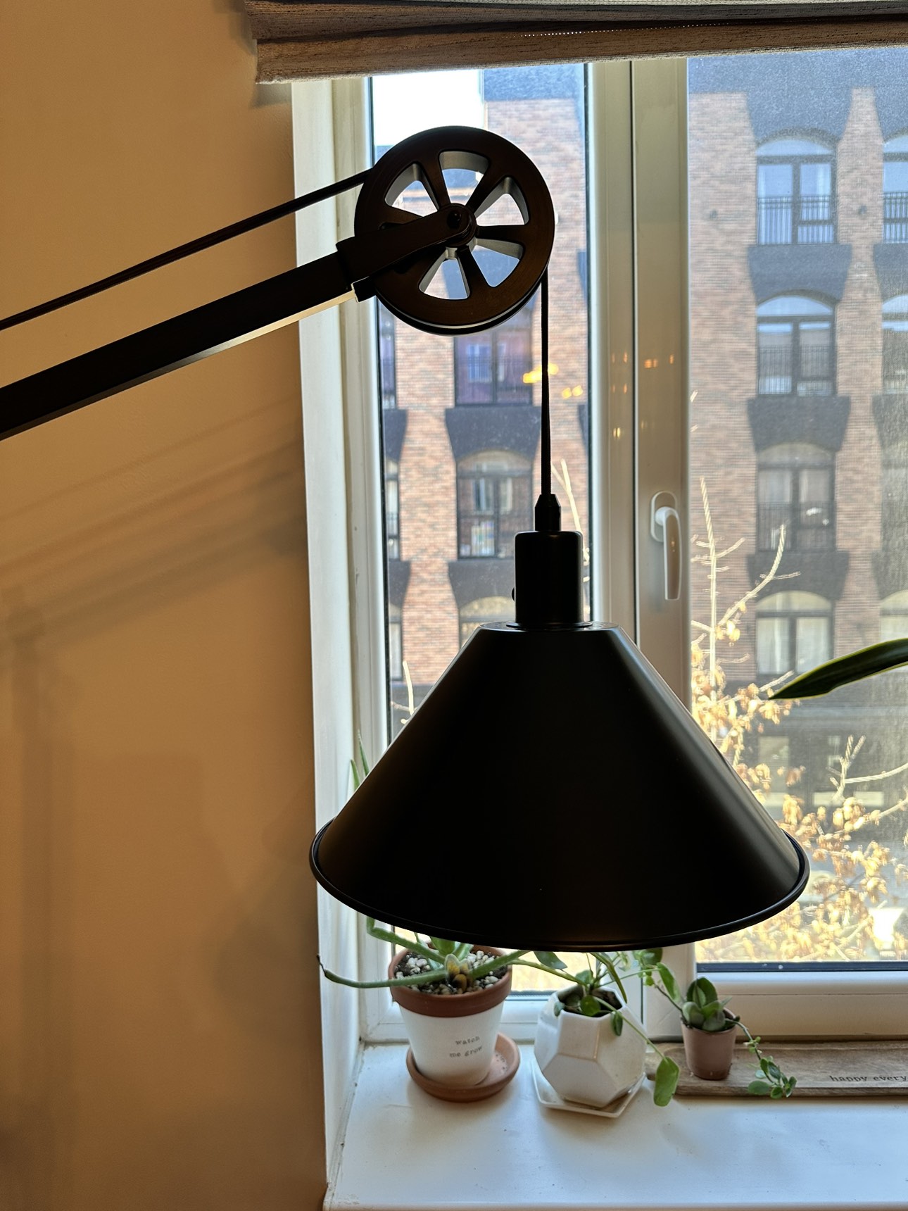 Black Metal Pulley Lamp - photo 3