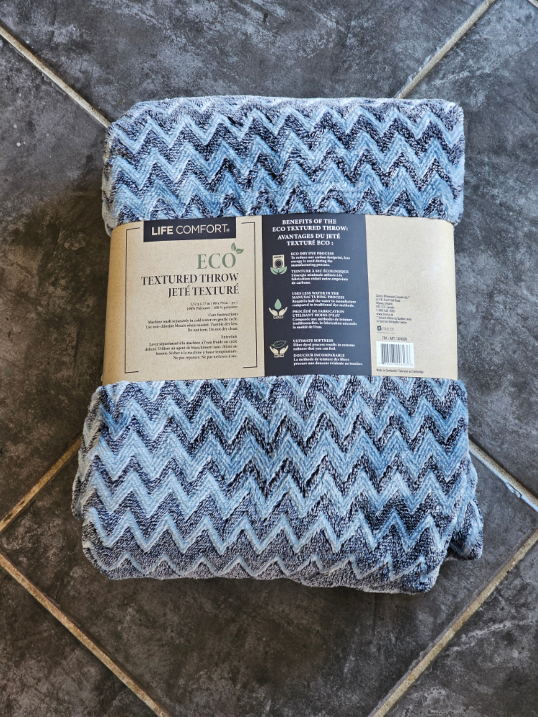 NWT Large Blue Fuzzy Throw / Blanket image indicator(2)