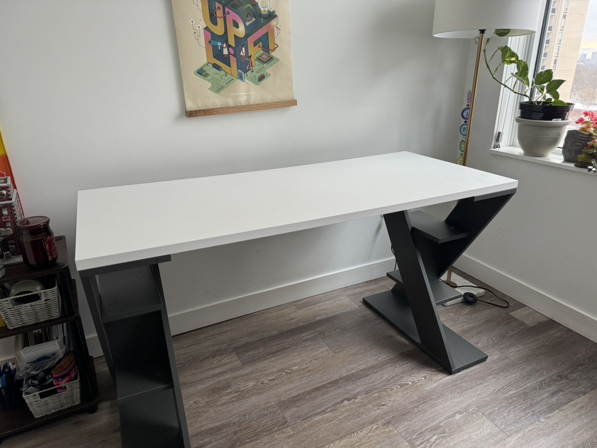 Desk - photo 4