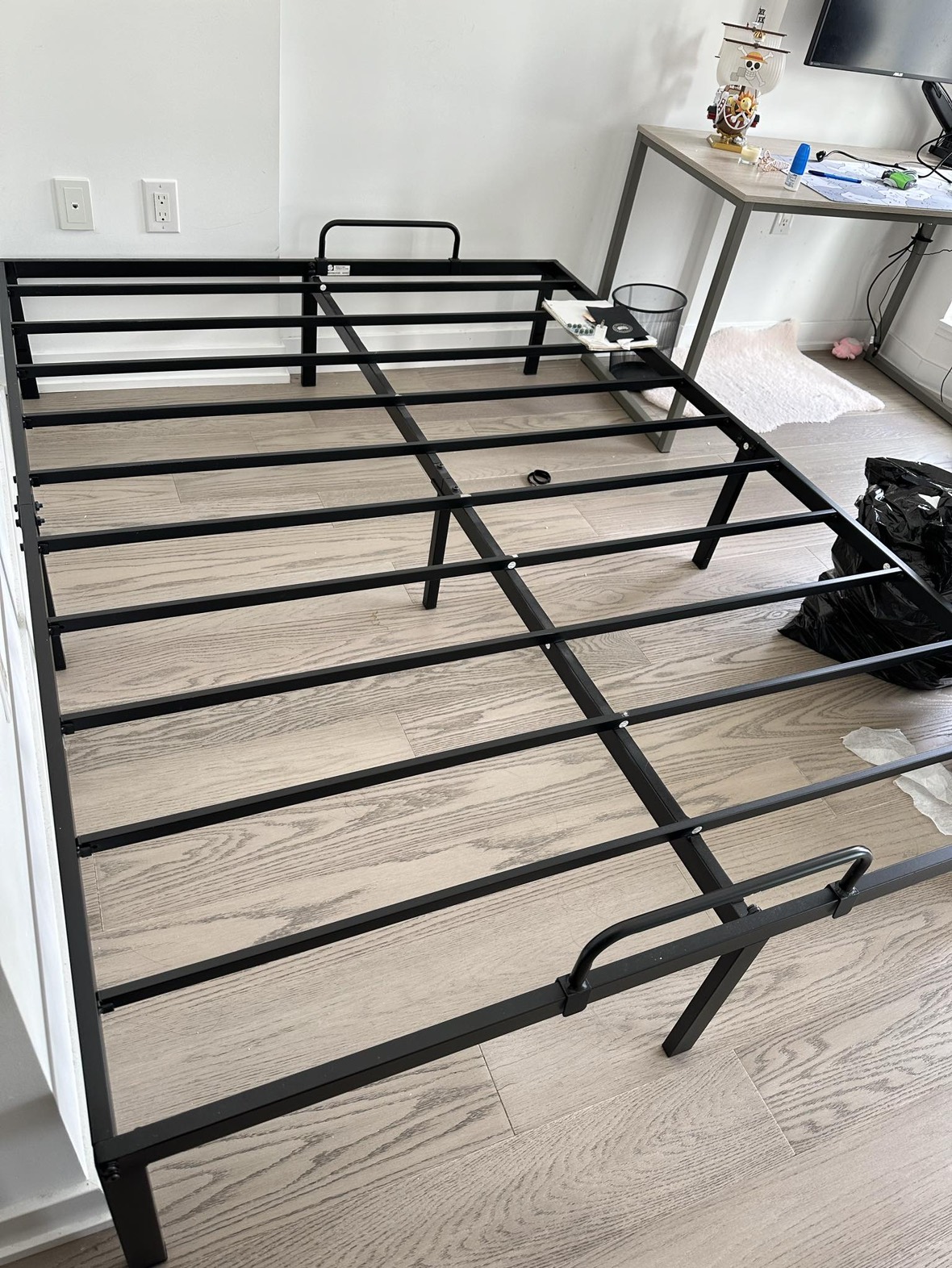 Bedframe Size Quee - photo 4