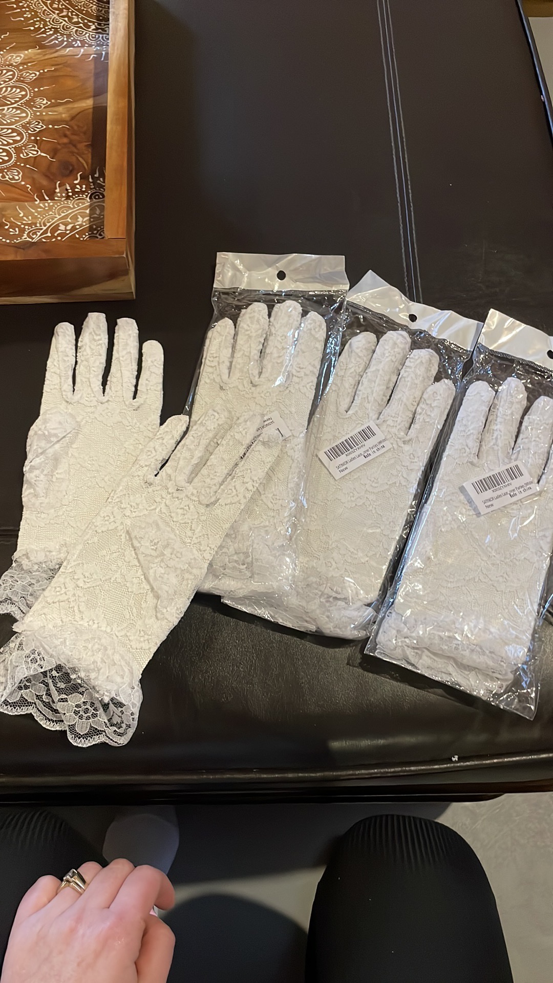 Lace white gloves 4 pairs