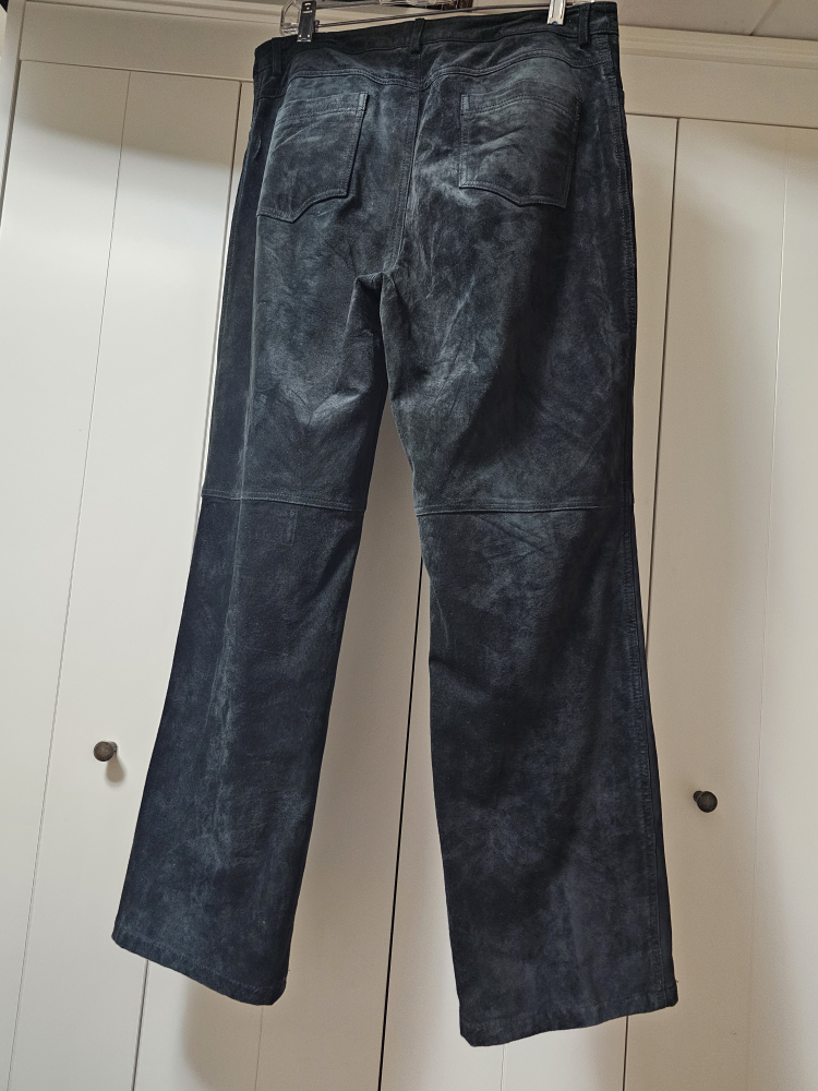 Danier woman's suede pants - photo 4