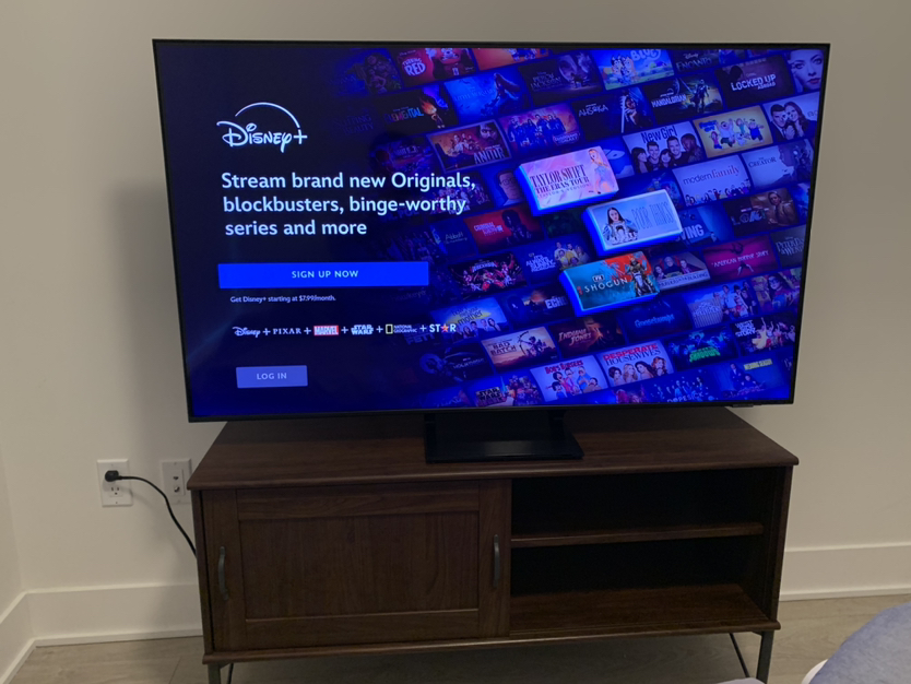 Samsung 55” QLED 4K Smart TV with TV table - photo 3