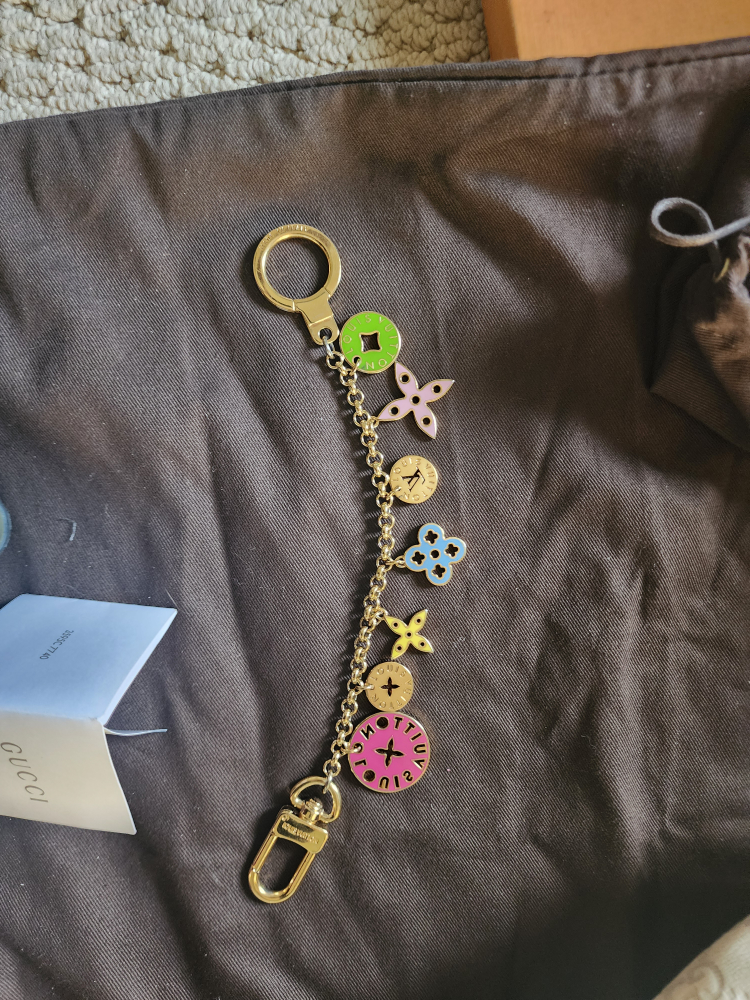 louis vuitton keychain image indicator(2)