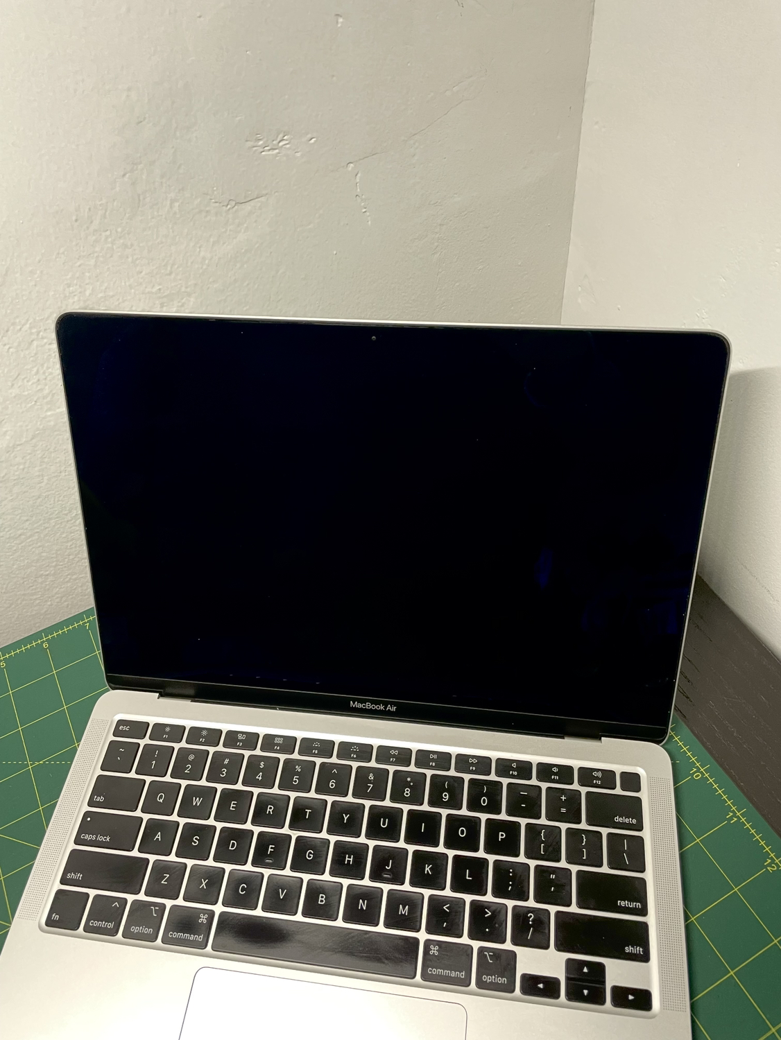 MacBook Air 2020 13" image indicator(4)