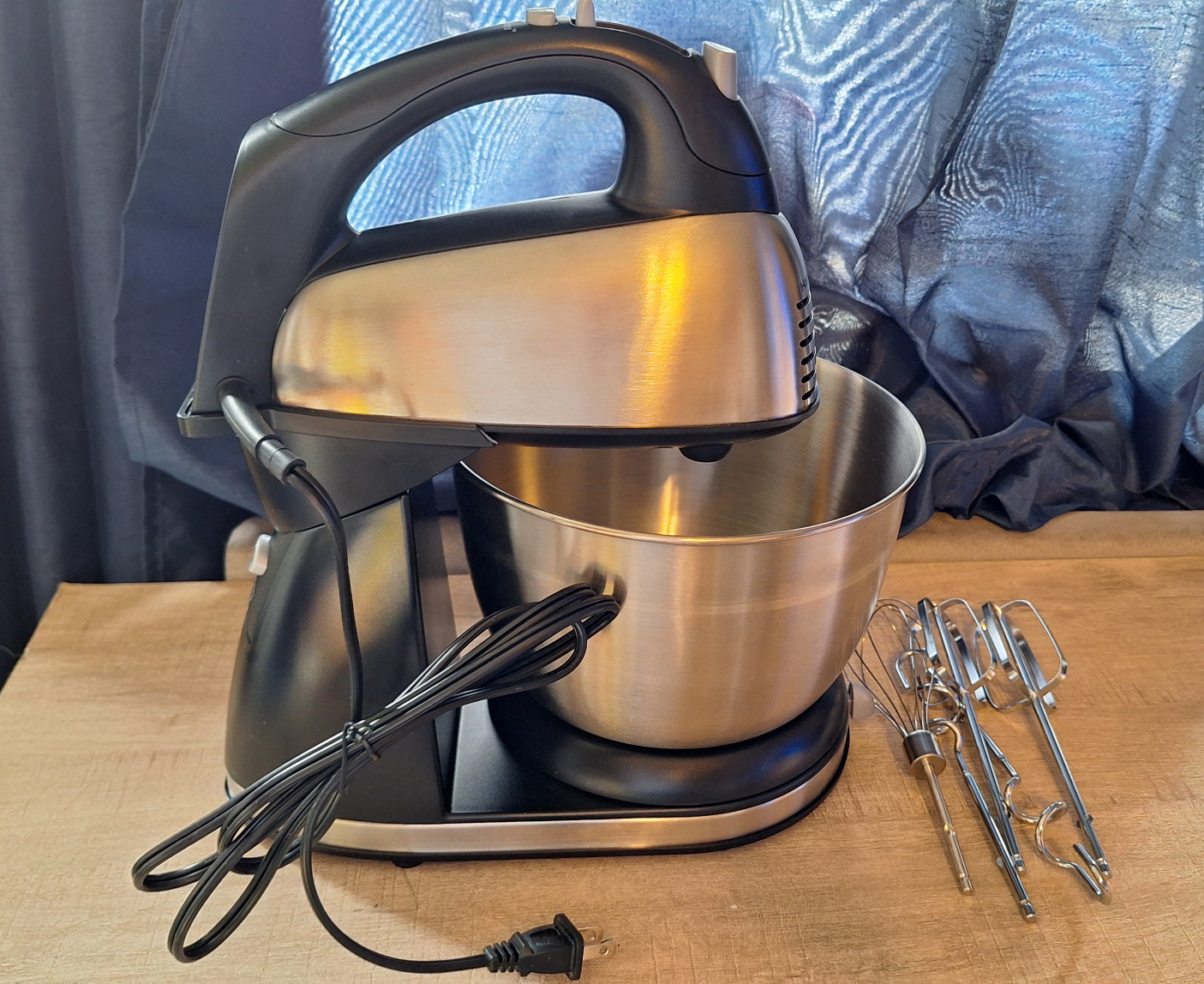 Hamilton Beach Classic Stand and Hand Mixer, 4 Quarts image indicator(6)