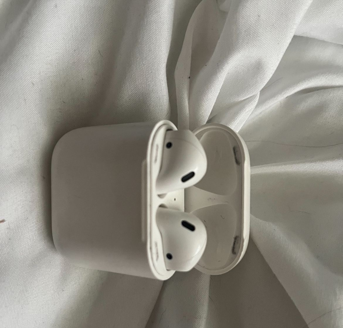 APPLE AirPod 1 (ASK for price) thumbnail
