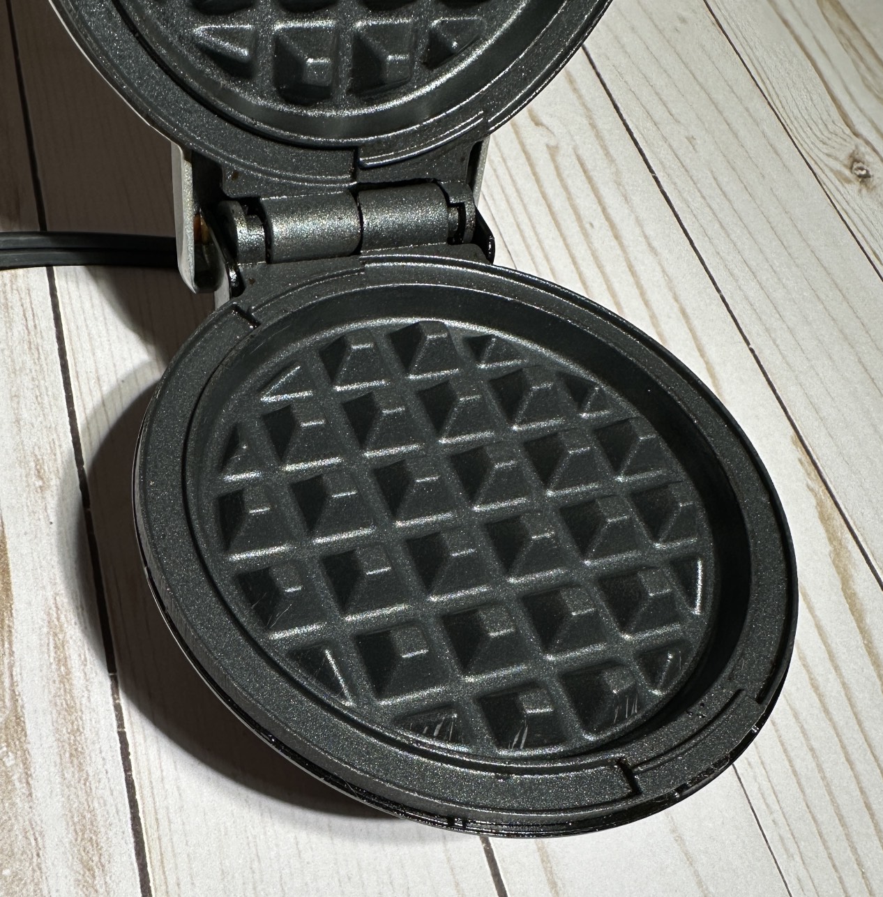 Dash Mini waffle Maker - photo 4