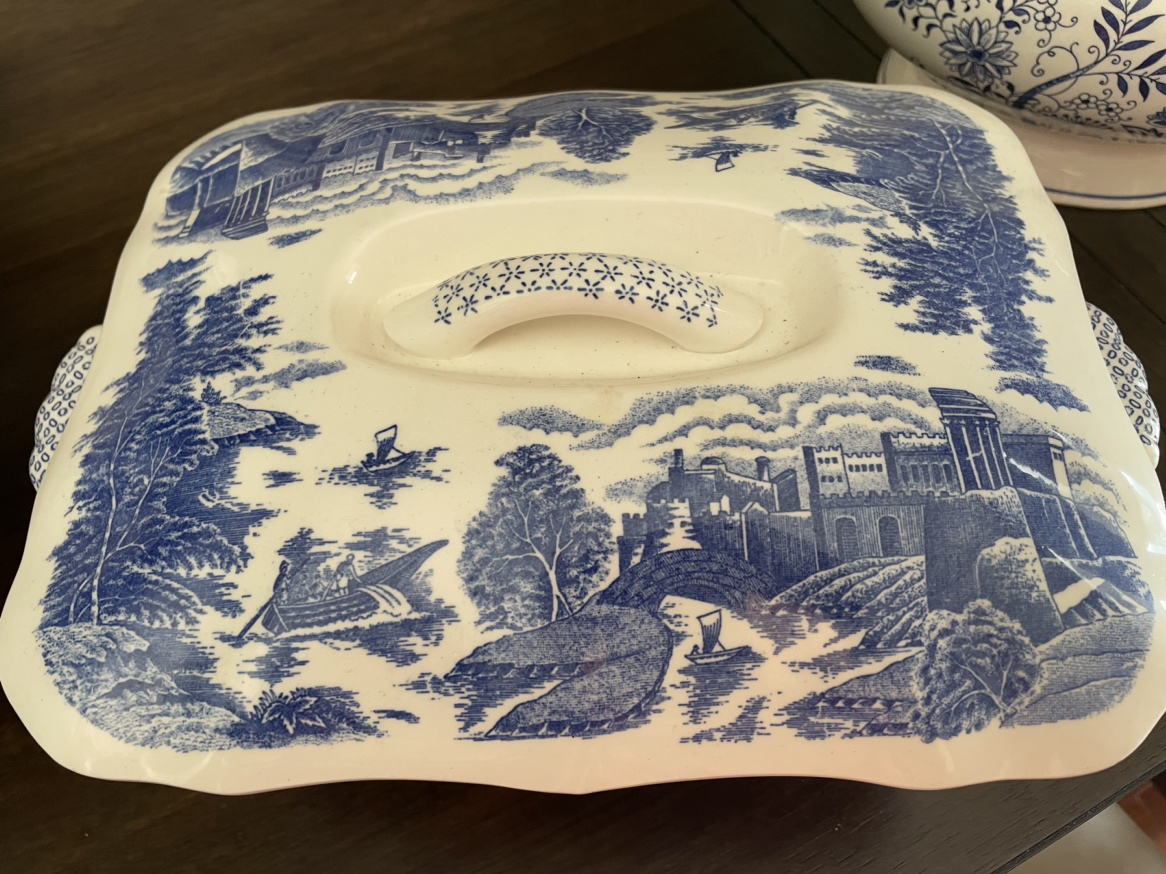 Crockery set of 4