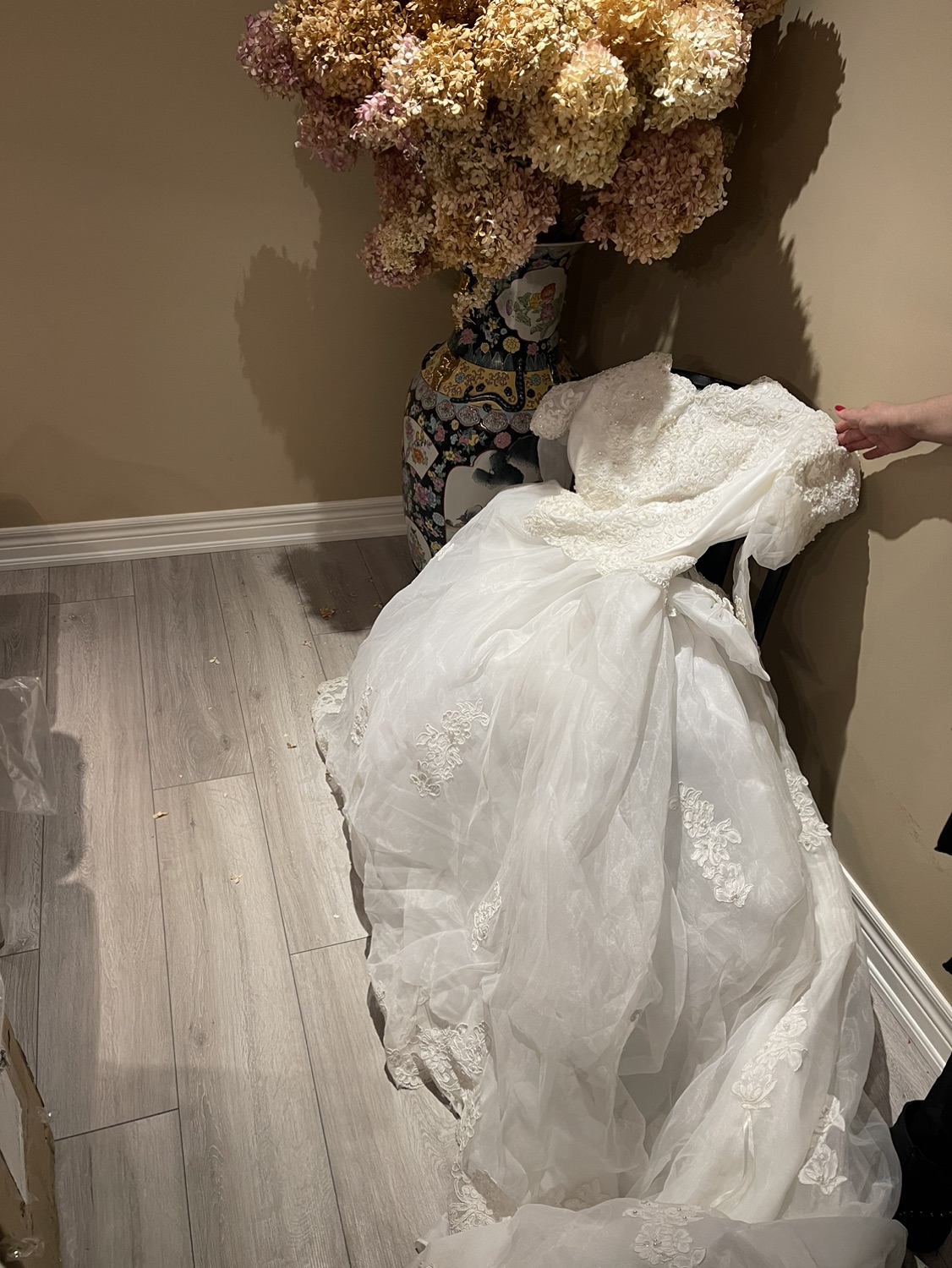 Wedding dress size 12-14 make me an offer! image indicator(3)