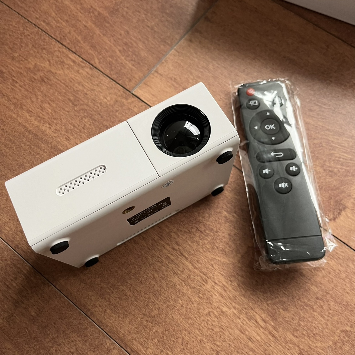 Mini Projector (Brand New In Box) - photo 2