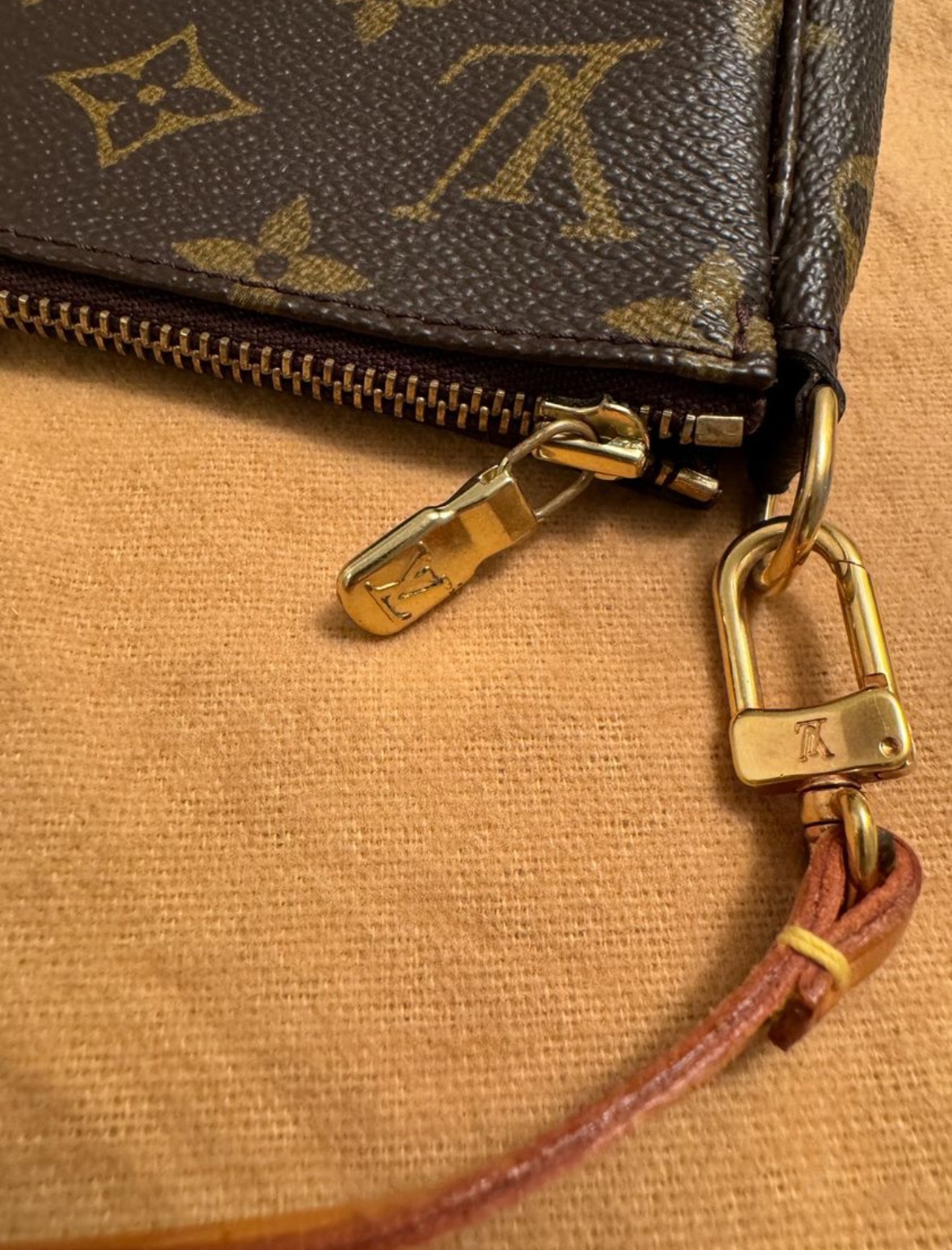 Louis Vuitton Pochette/Strap Bundle image indicator(6)