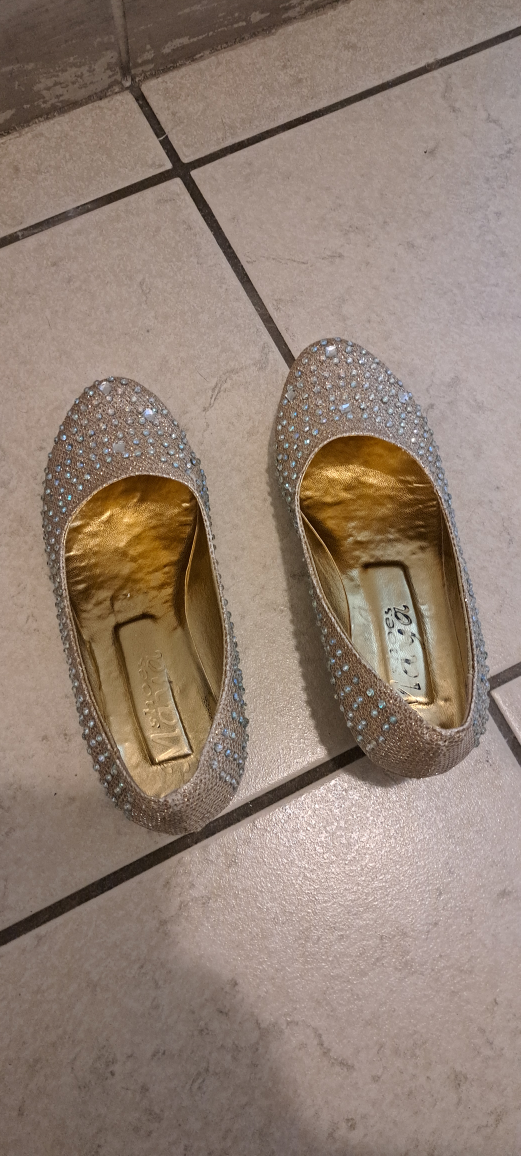 girl's heels - photo 3
