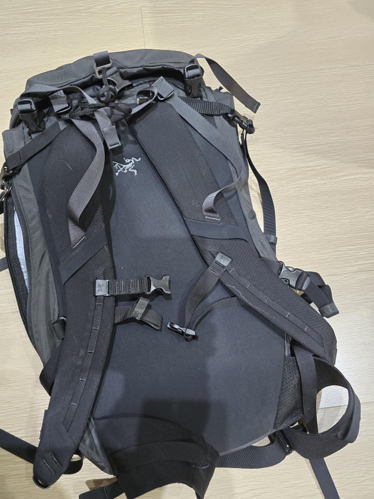 Arc'teryx Khamski 31 backpack - photo 2