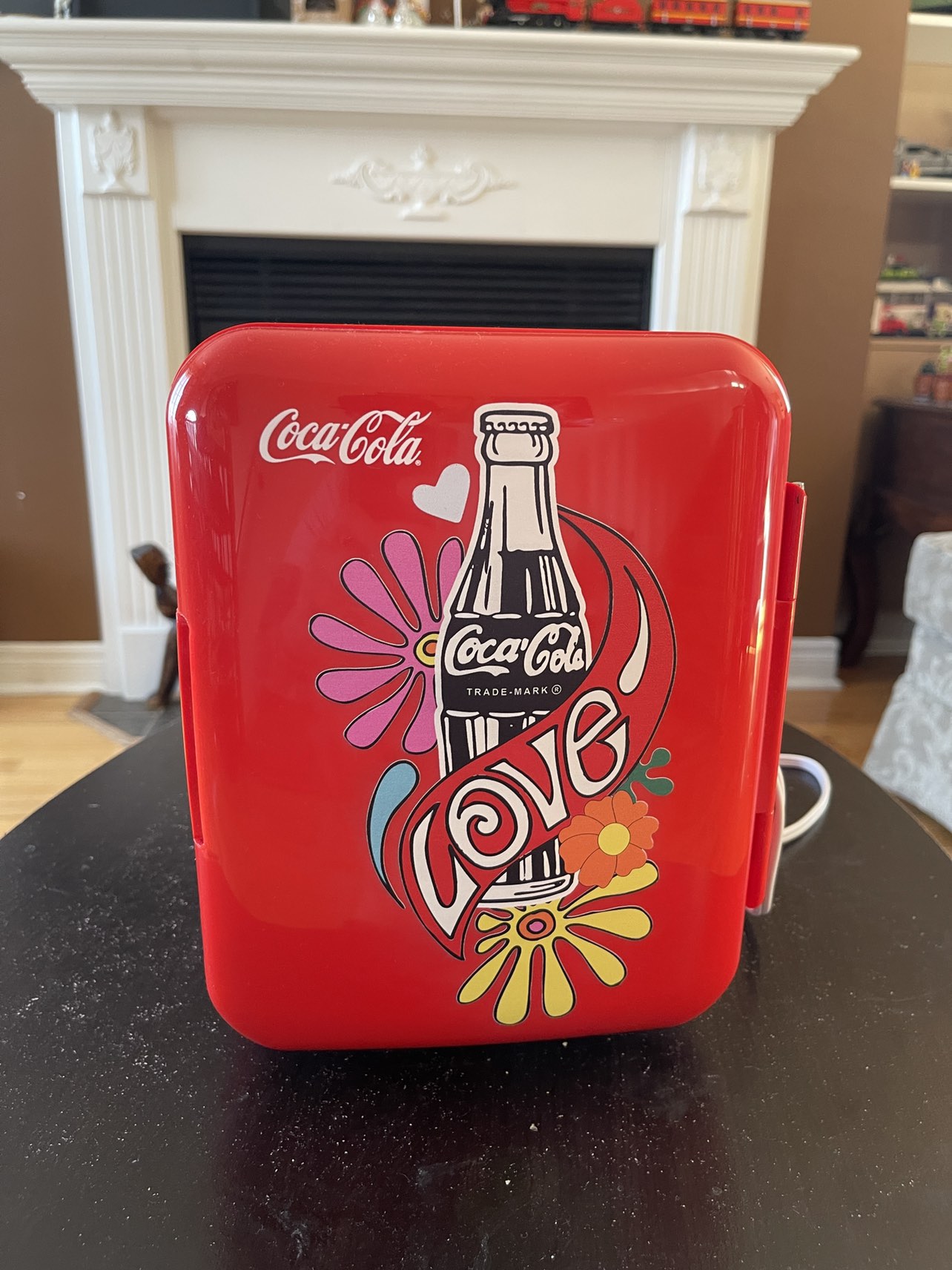 Coca Cola mini fridge thumbnail