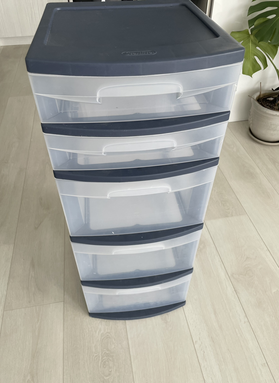 Storage drawer chest