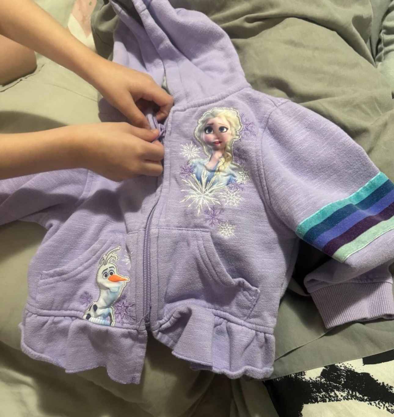 Frozen sweater thumbnail