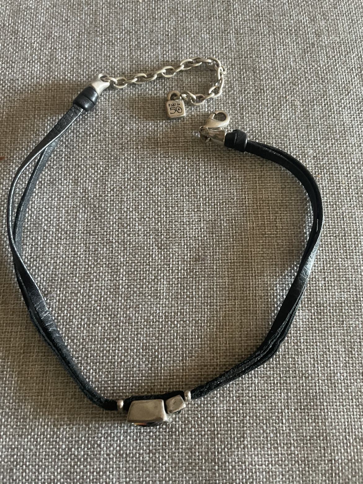 Uno de 50 leather choker/ necklace image indicator(2)