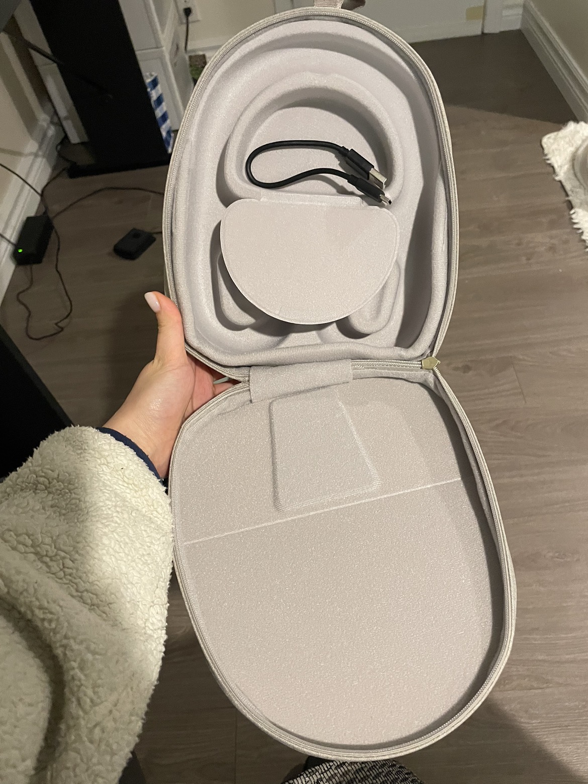 Sony WH-1000XM5 case only (I lost my headphone) - photo 2