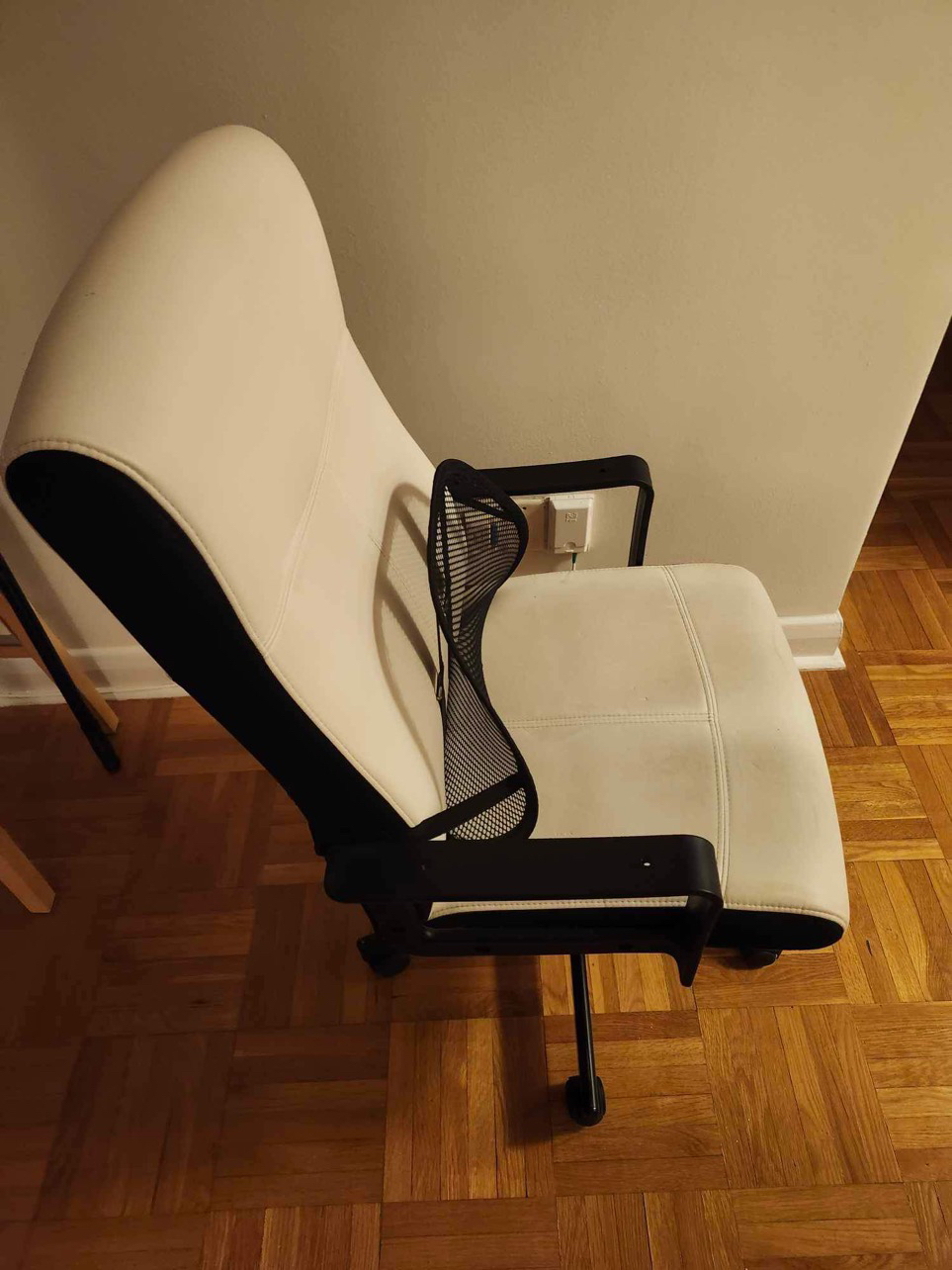 Moving sale: White Office chair image indicator(2)