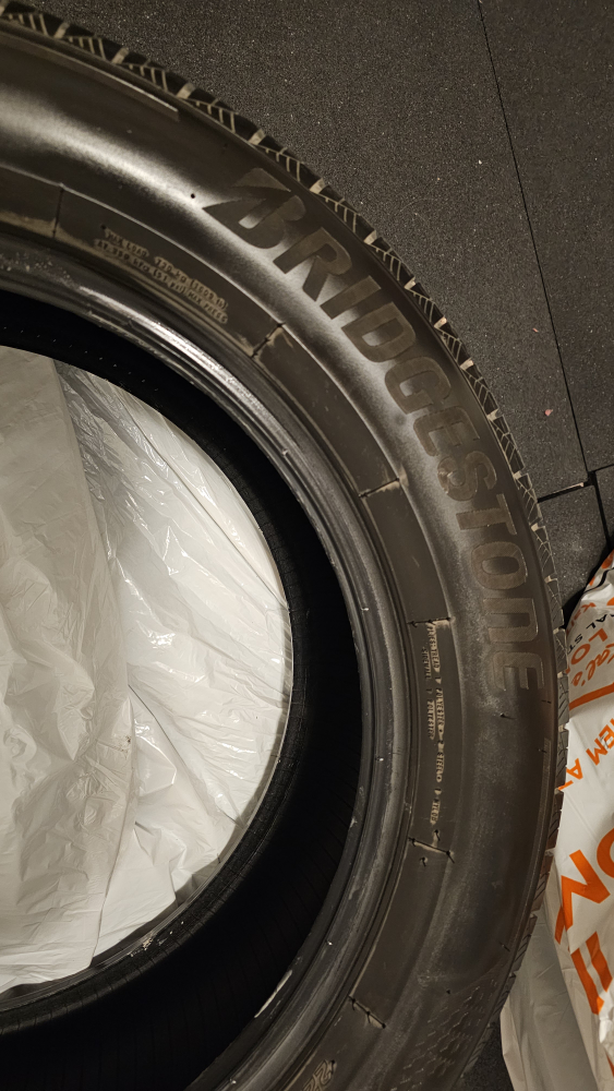 Bridgestone Turanza tires (pair)