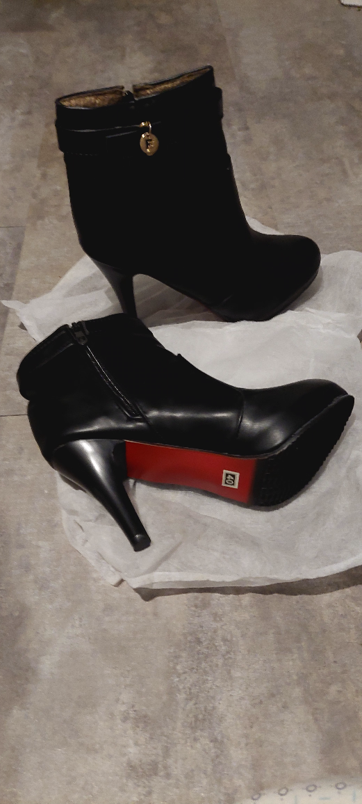 Black heel boots