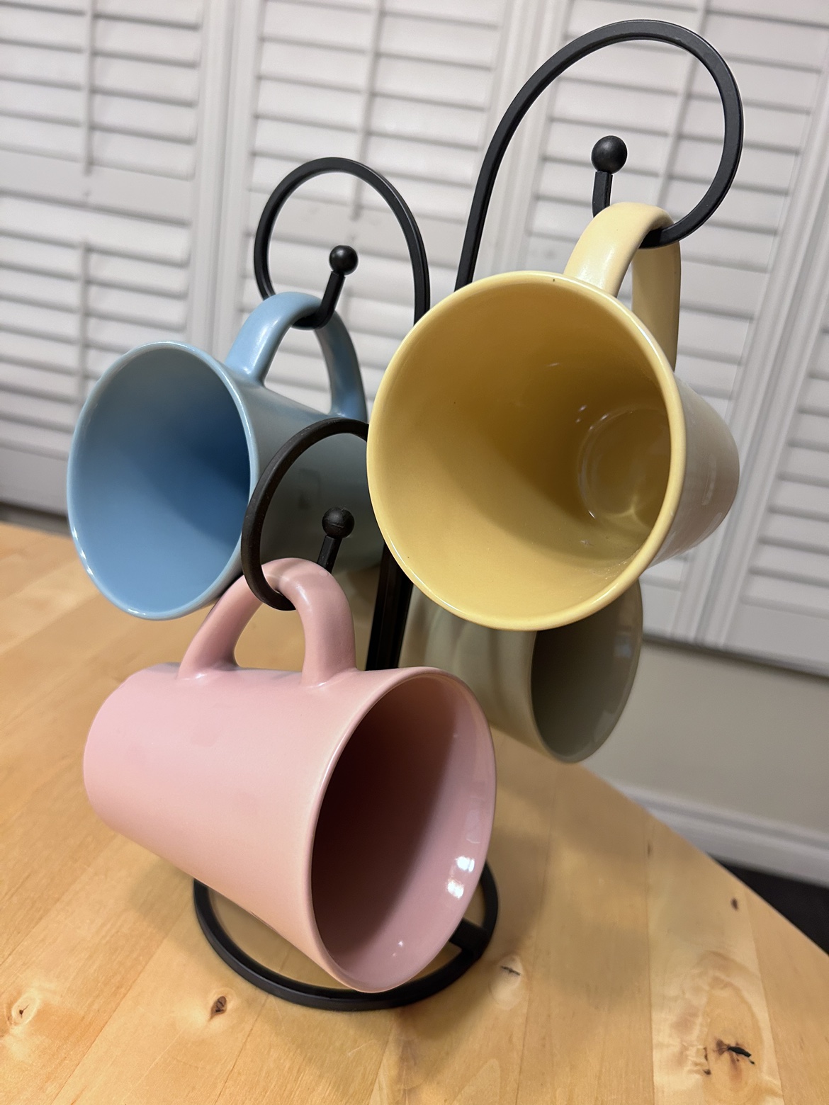 Brand new 4 mugs with a mug stand image indicator(2)