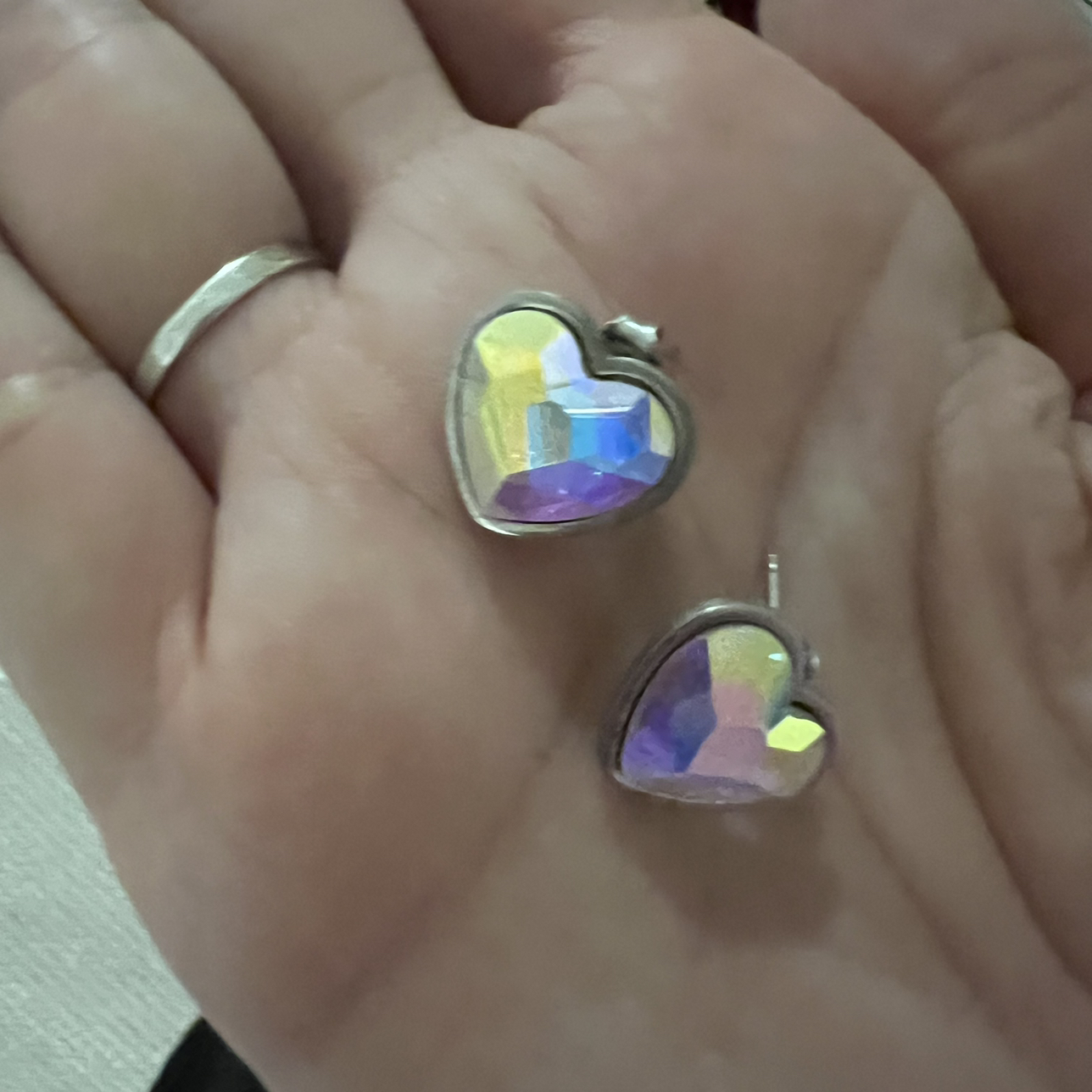 Sterling silver heart shape earrings image indicator(2)