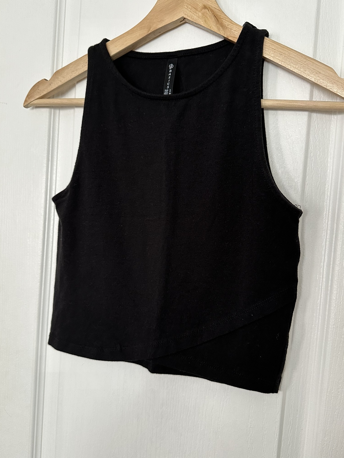 Black sleeveless crop top • size M • Stradivarius image indicator(3)