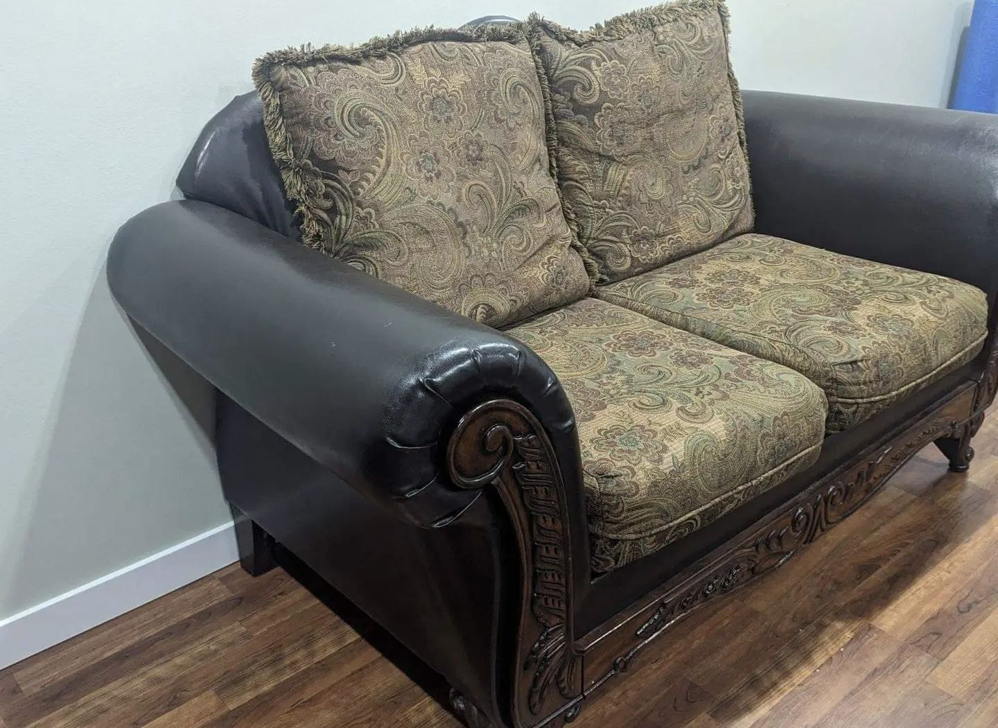 love seat - photo 2