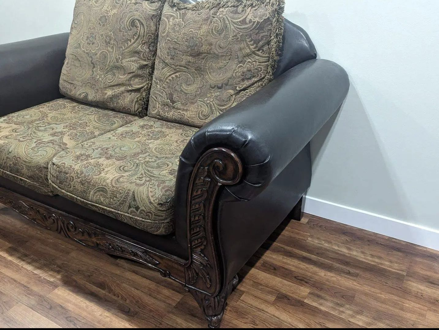 love seat - photo 4