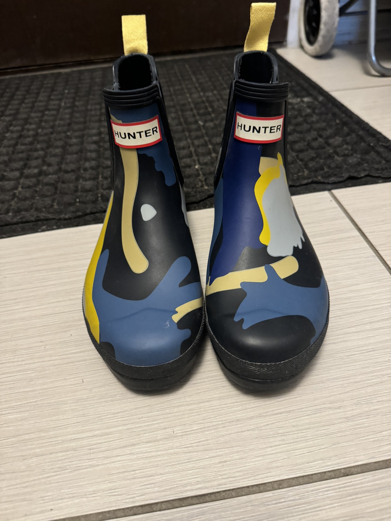 Hunter rain boots image indicator(2)