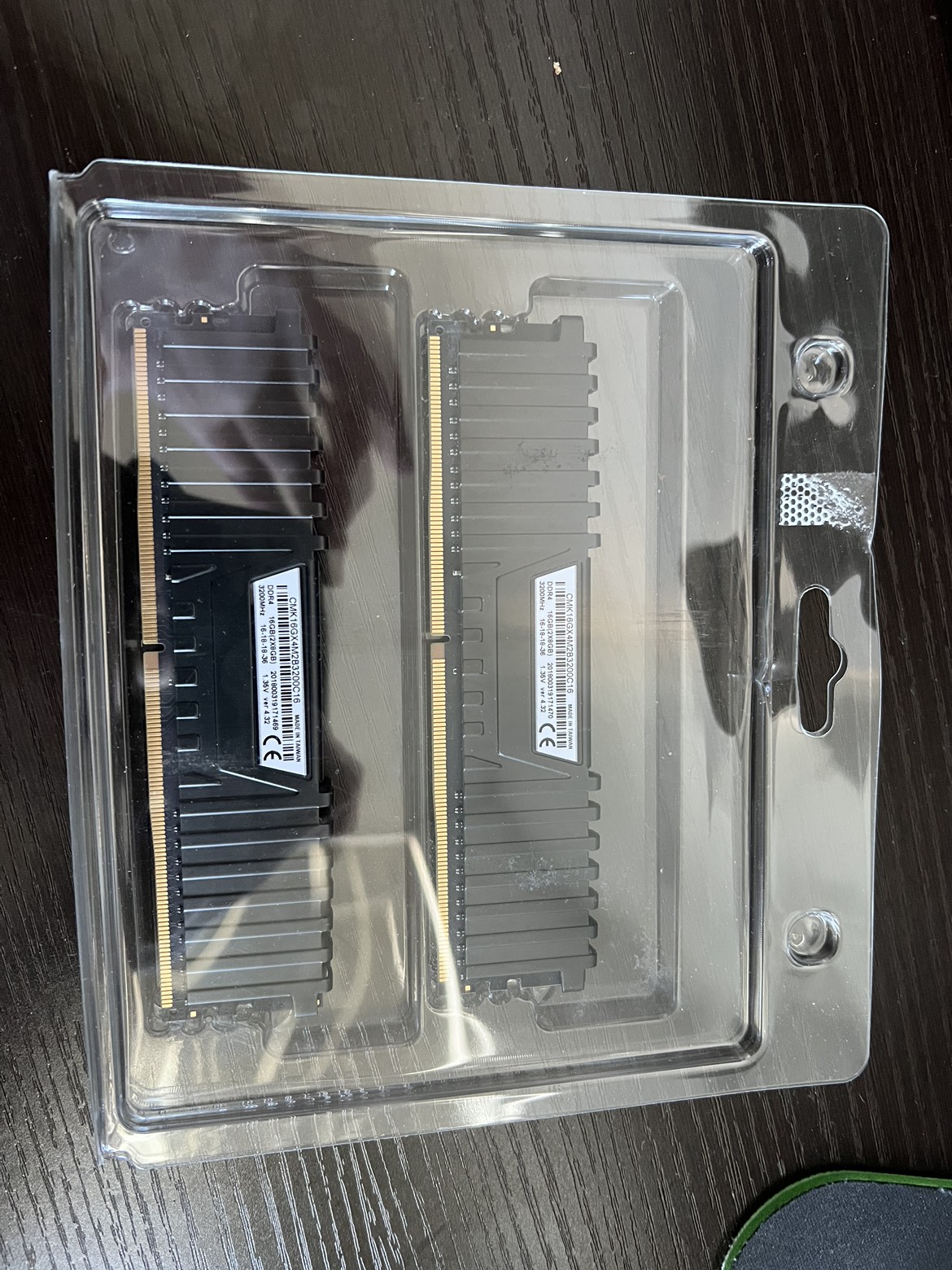 CORSAIR Vengeance 16GB (2 x 8GB) PC RAM DDR4 3200 - photo 3