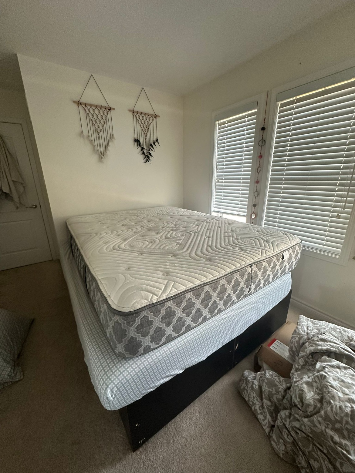 Sealy Posturepedic Queen Mattress - photo 2