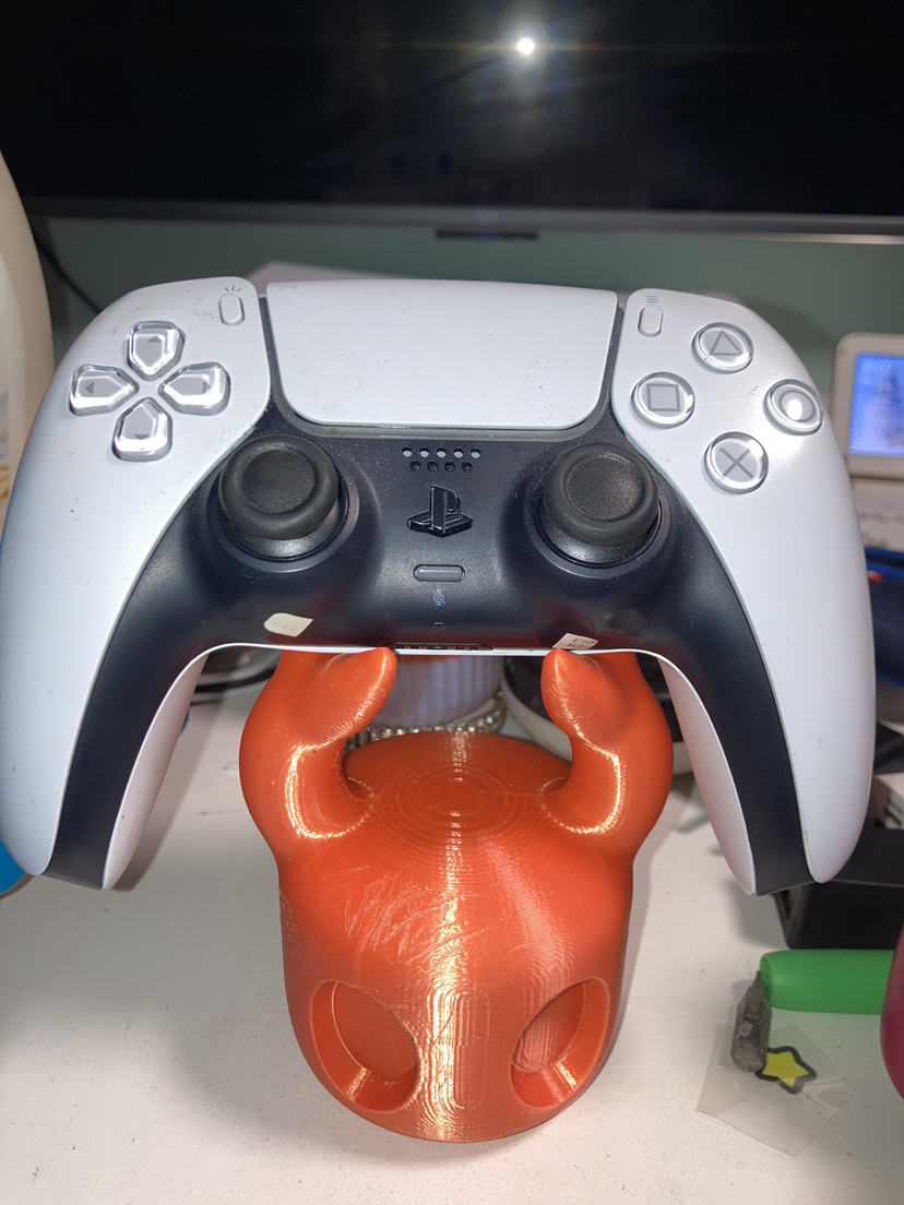 Custom ps5 controller holder - photo 3