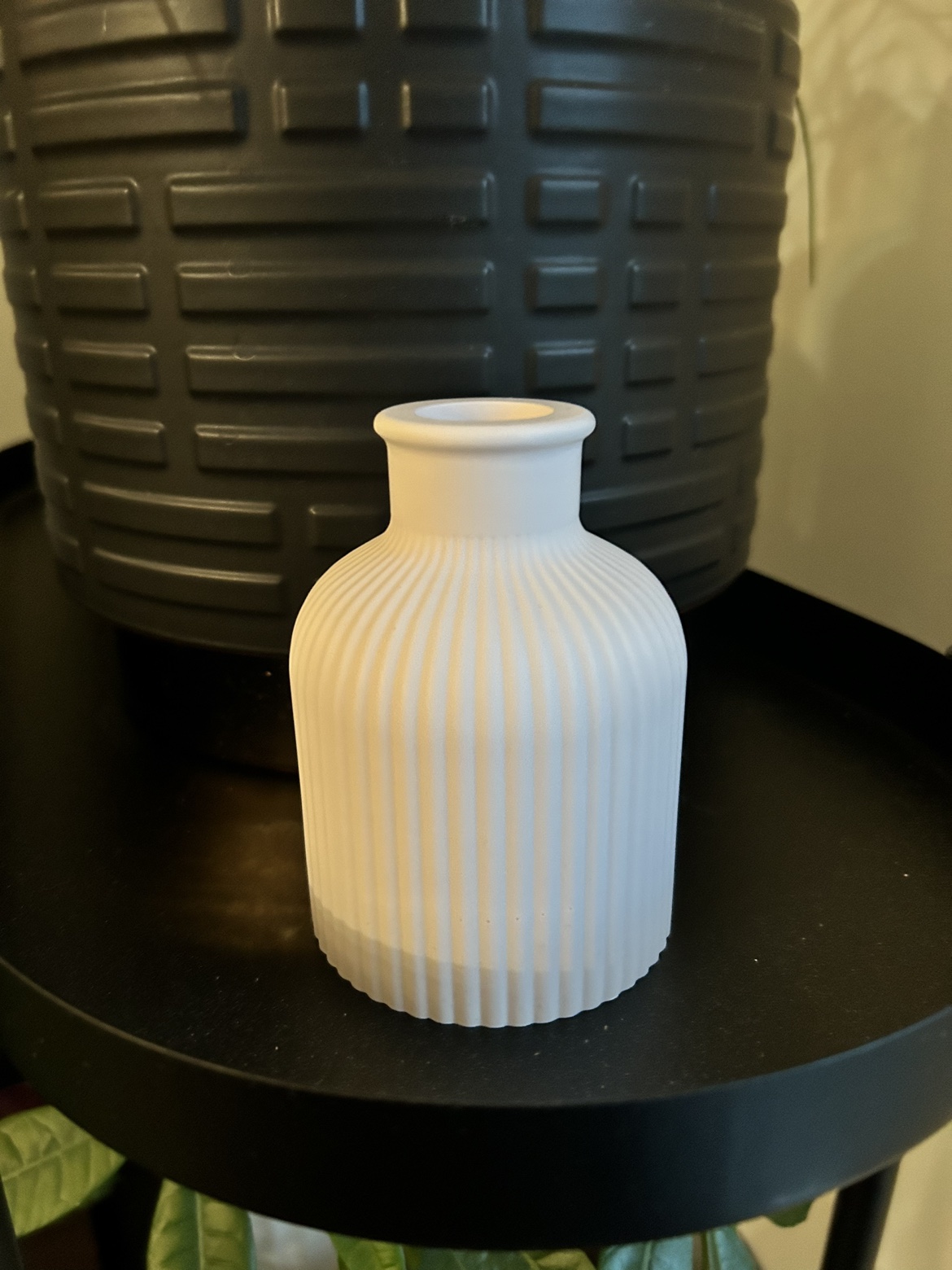 Small Ribbed Vase image indicator(2)