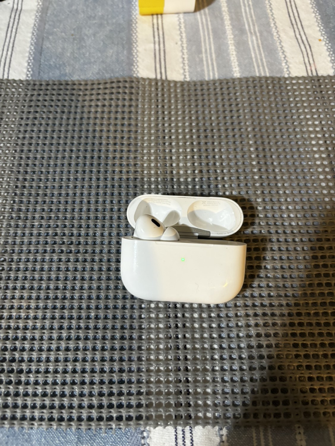 AirPods 2nd gen no right - photo 3